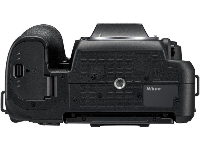 Nikon D7500 20.9MP DSLR Camera with AF-S DX NIKKOR 18-140mm f/3.5-5.6G ED VR Lens, Black